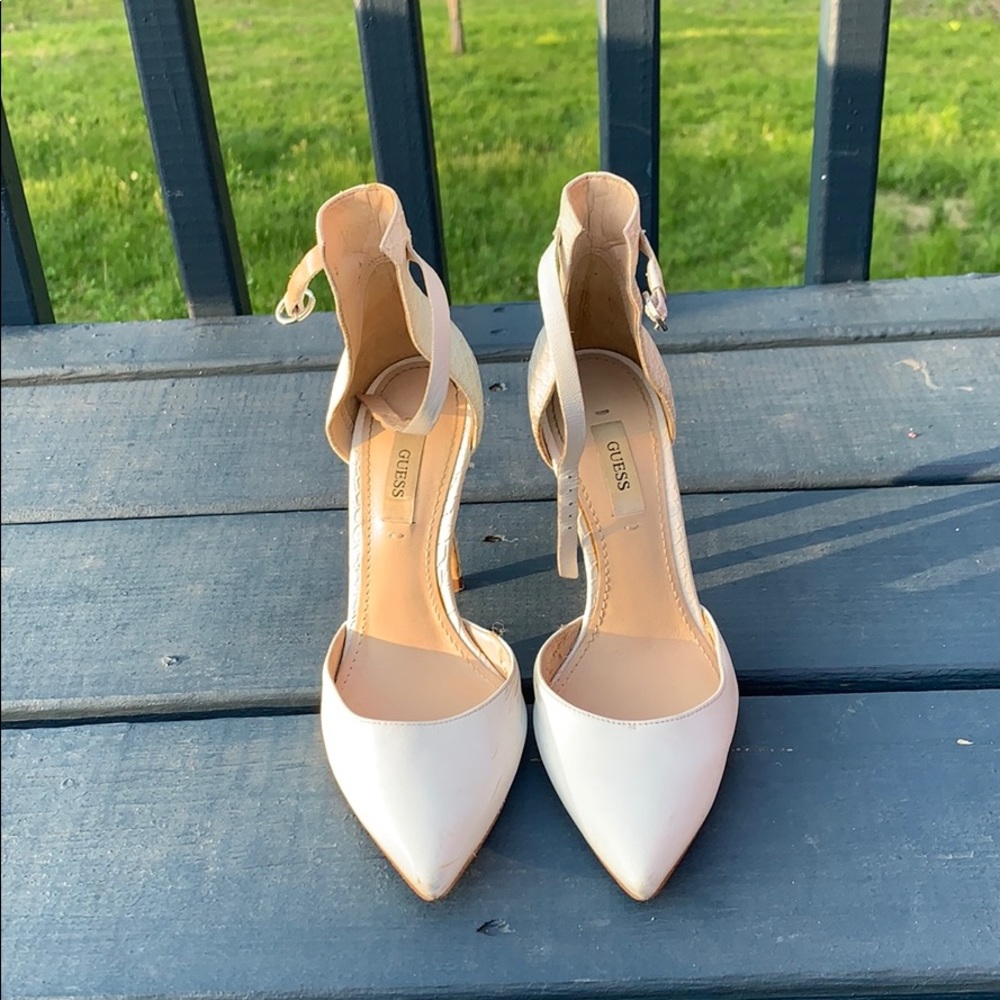 GUESS white pointy heels